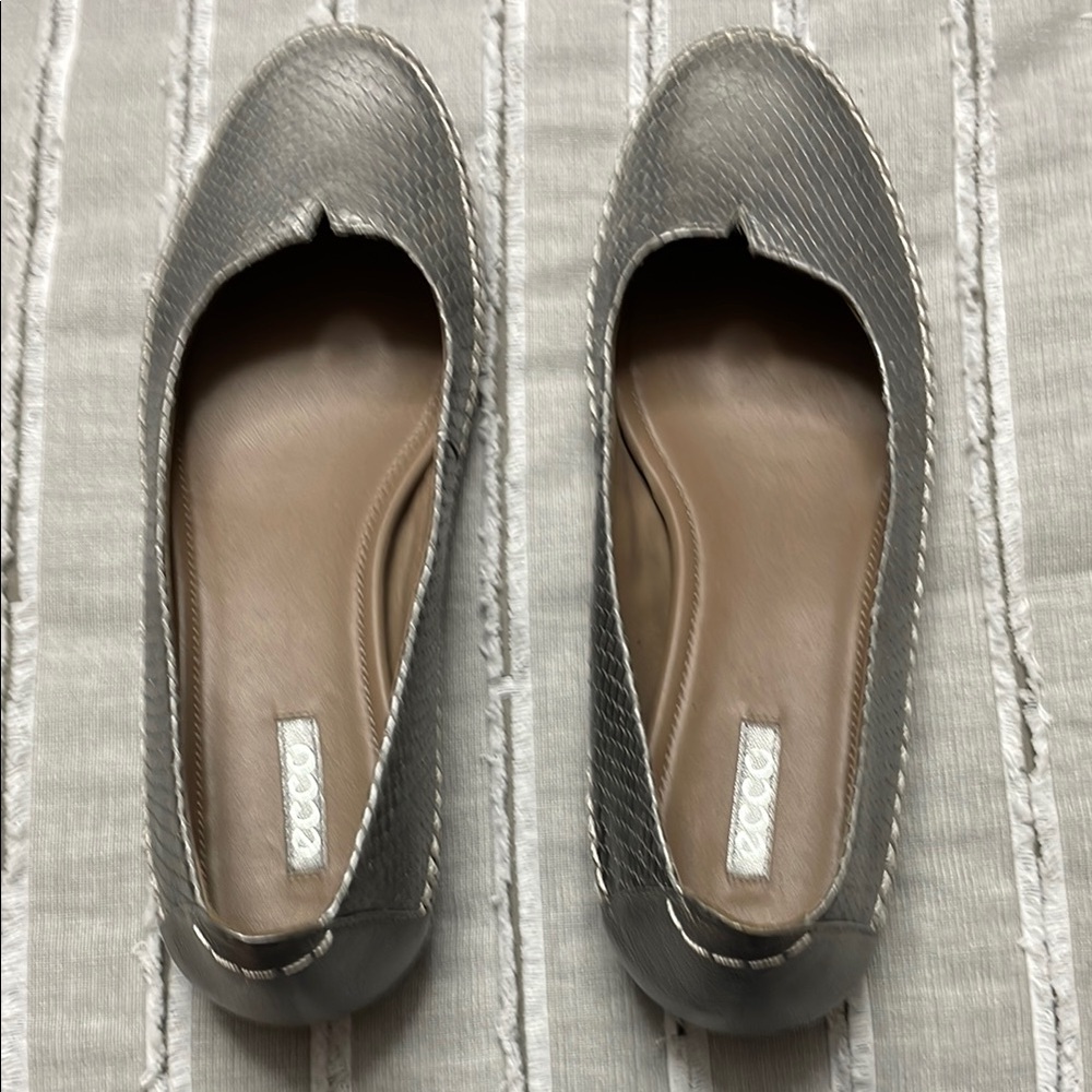 Ecco Women's Gray Leather Flats